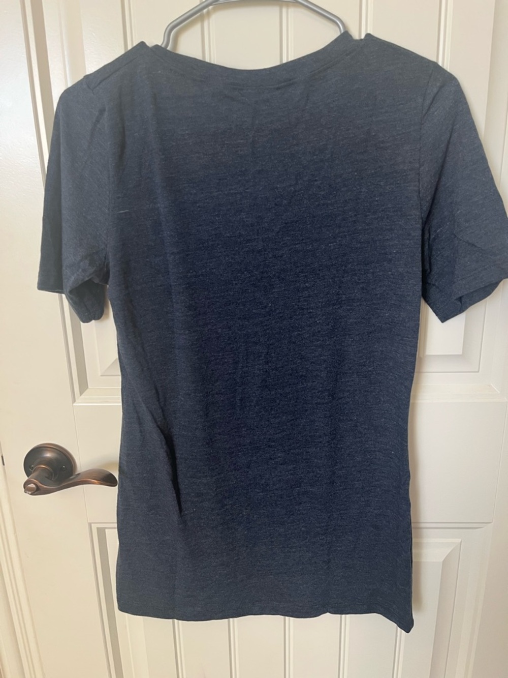 Yankees Women's V-Neck Tee in Navy - Picture 4 of 4